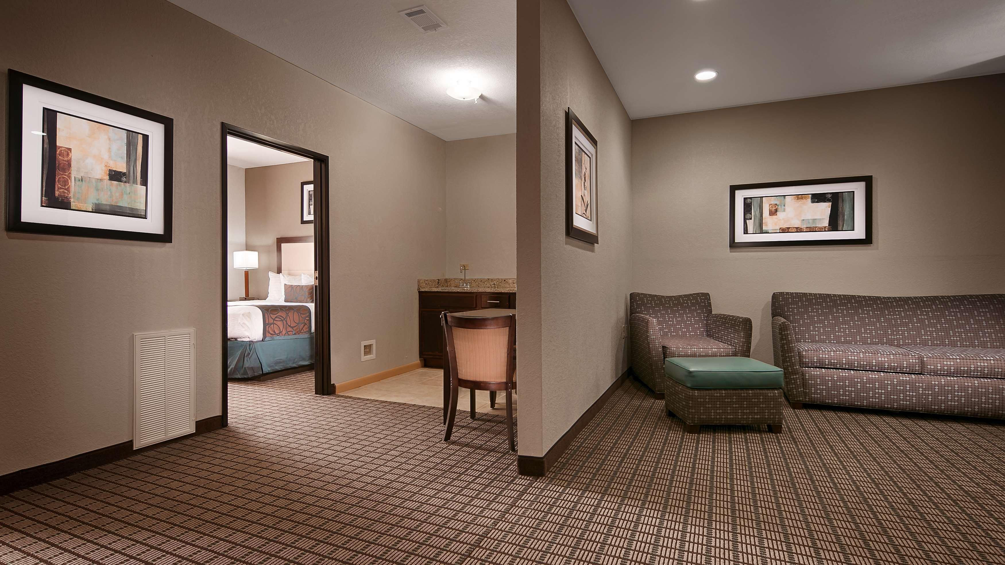 Best Western Plus - Magee Inn & Suites Экстерьер фото
