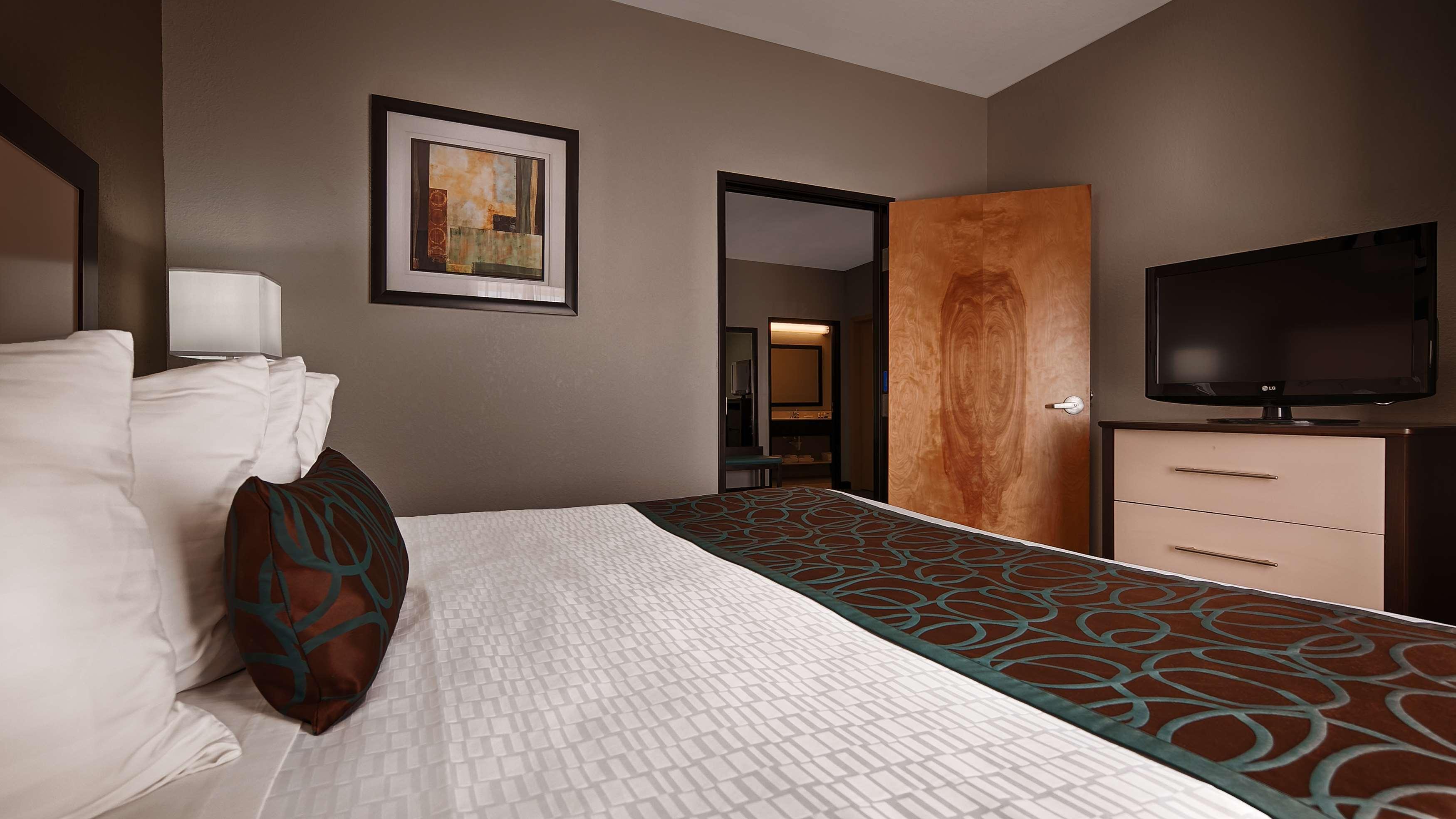 Best Western Plus - Magee Inn & Suites Экстерьер фото