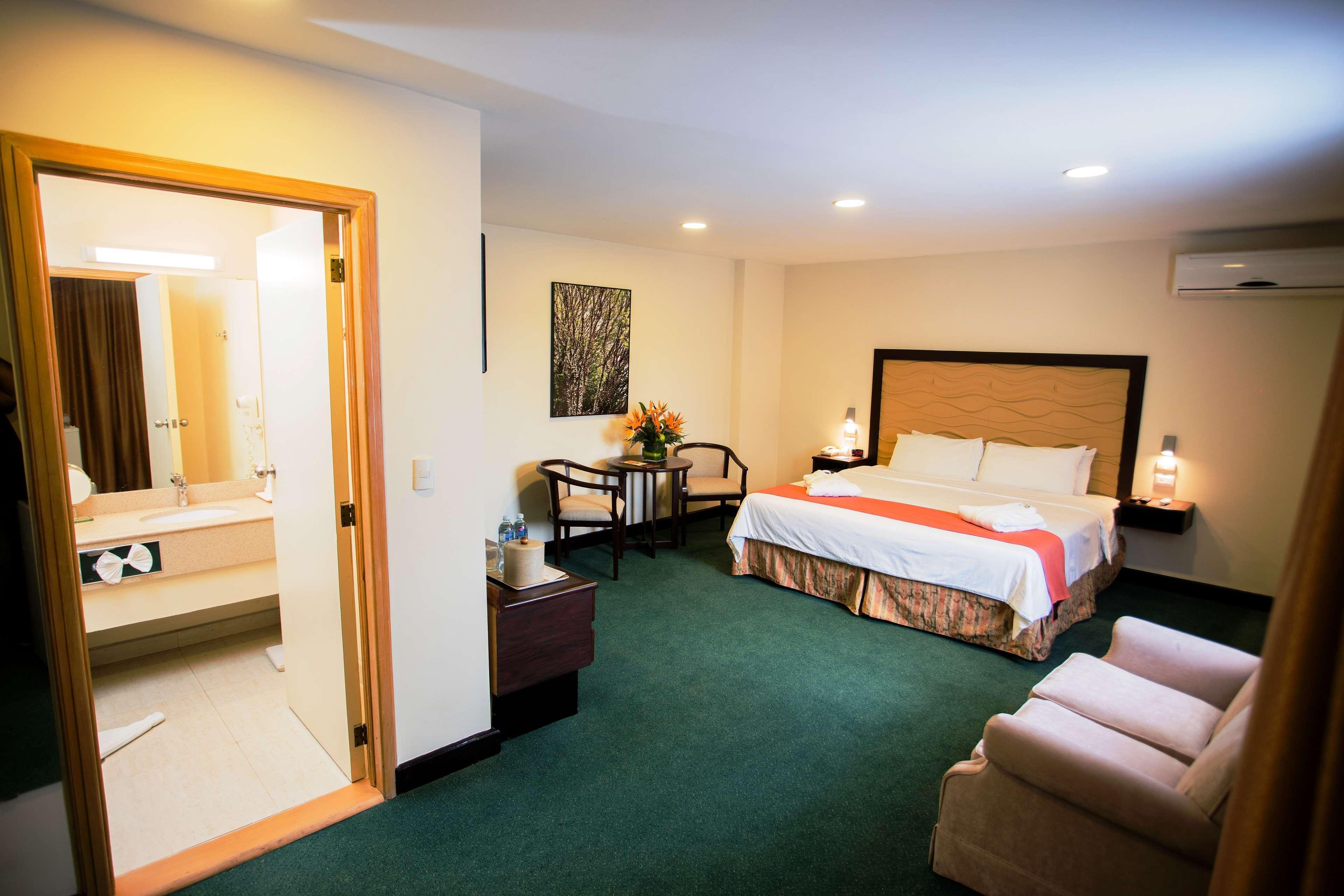 Best Western Plus - Magee Inn & Suites Экстерьер фото
