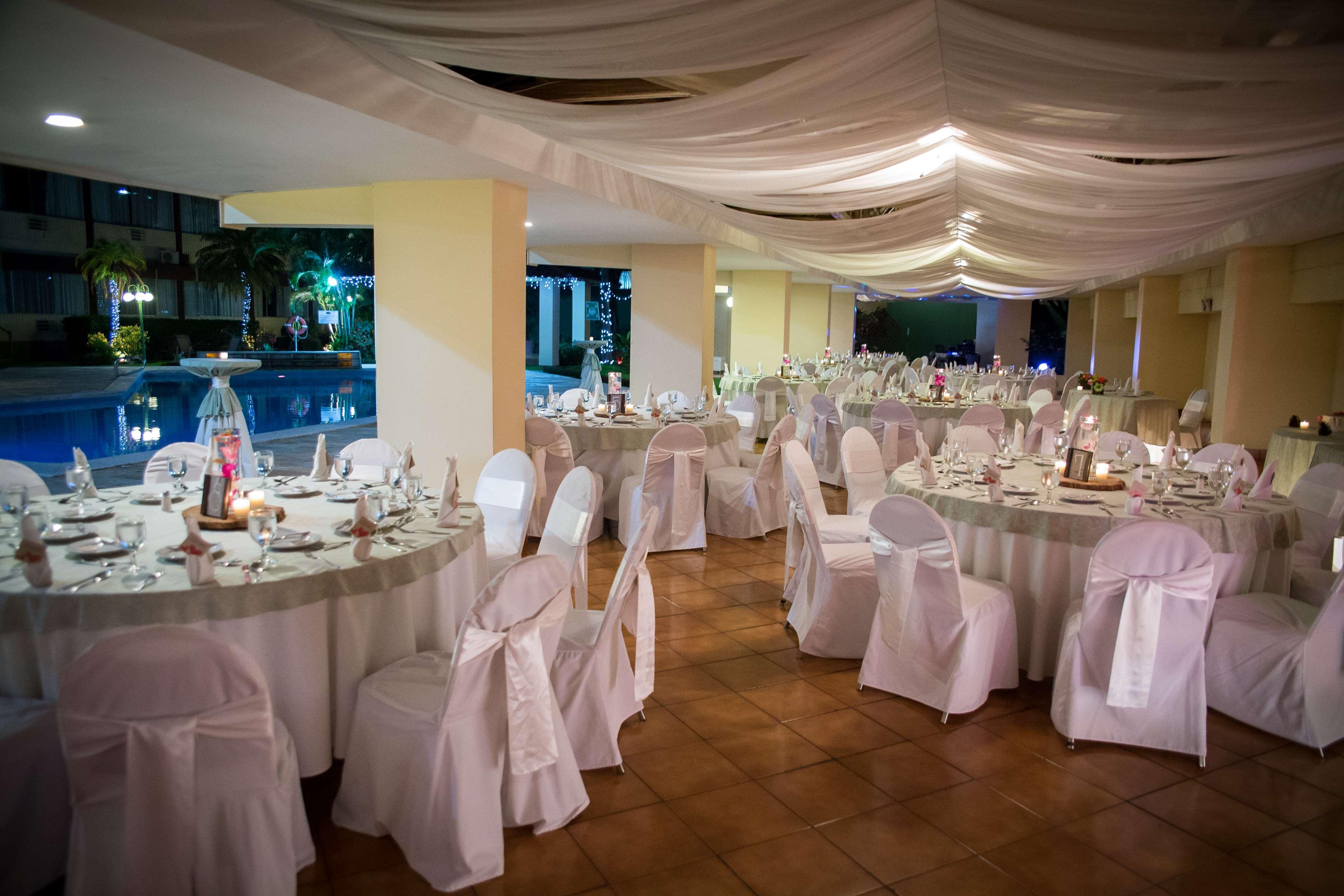 Best Western Plus - Magee Inn & Suites Экстерьер фото