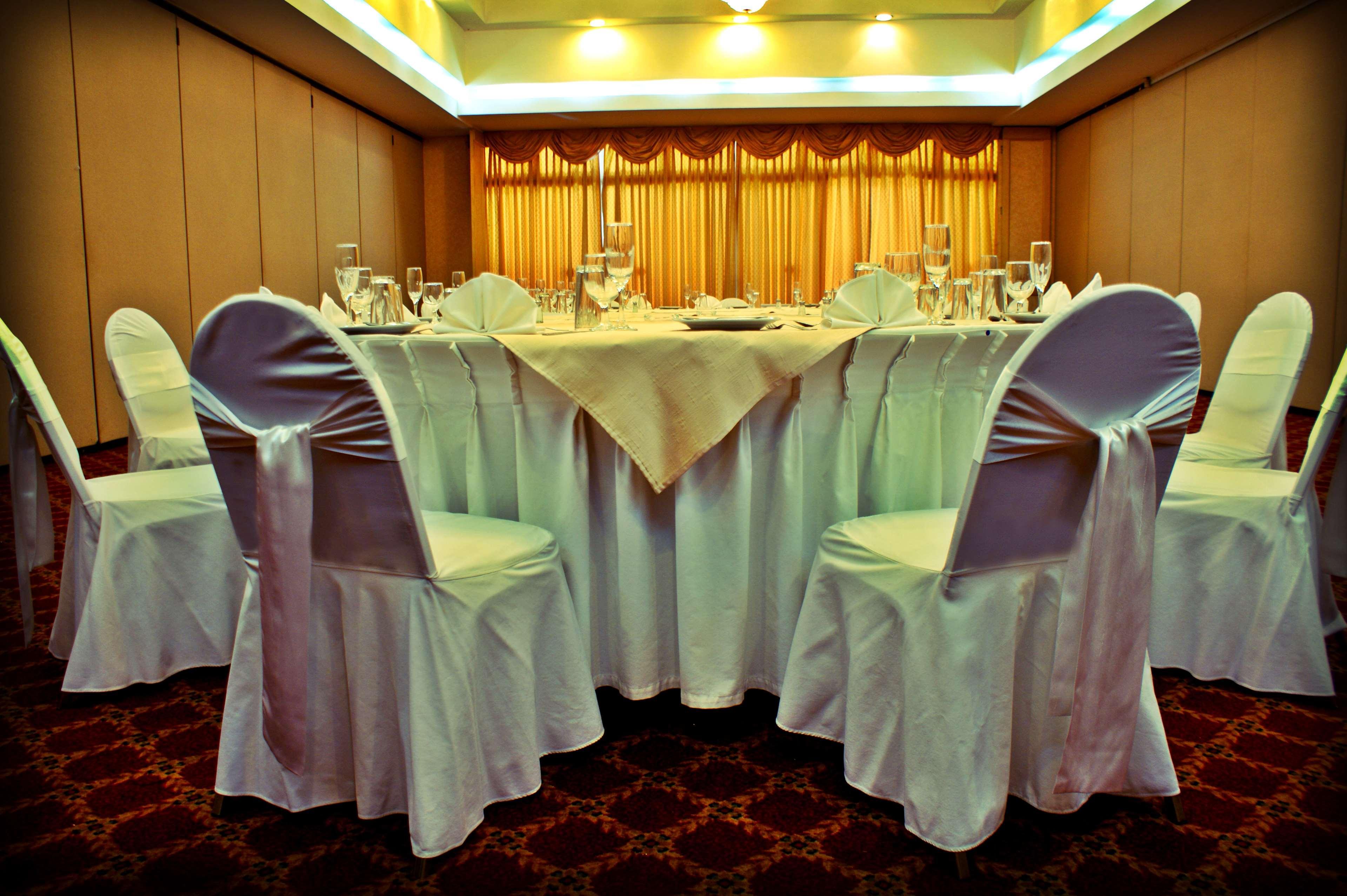 Best Western Plus - Magee Inn & Suites Экстерьер фото