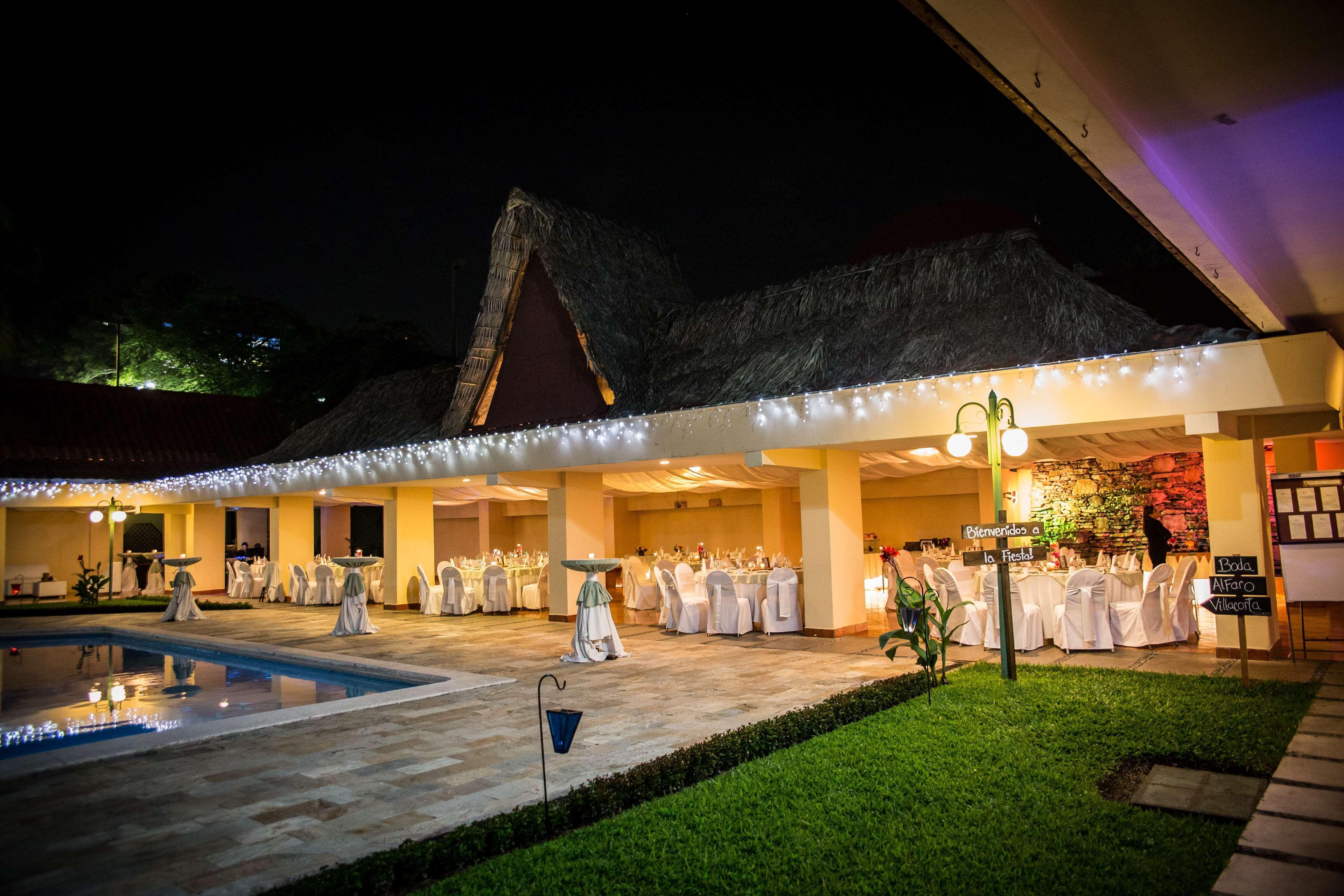 Best Western Plus - Magee Inn & Suites Экстерьер фото